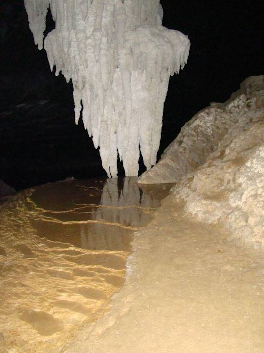 Formações na Caverna Teminina, no PETAR. Foto do Jura, da Parque Aventuras